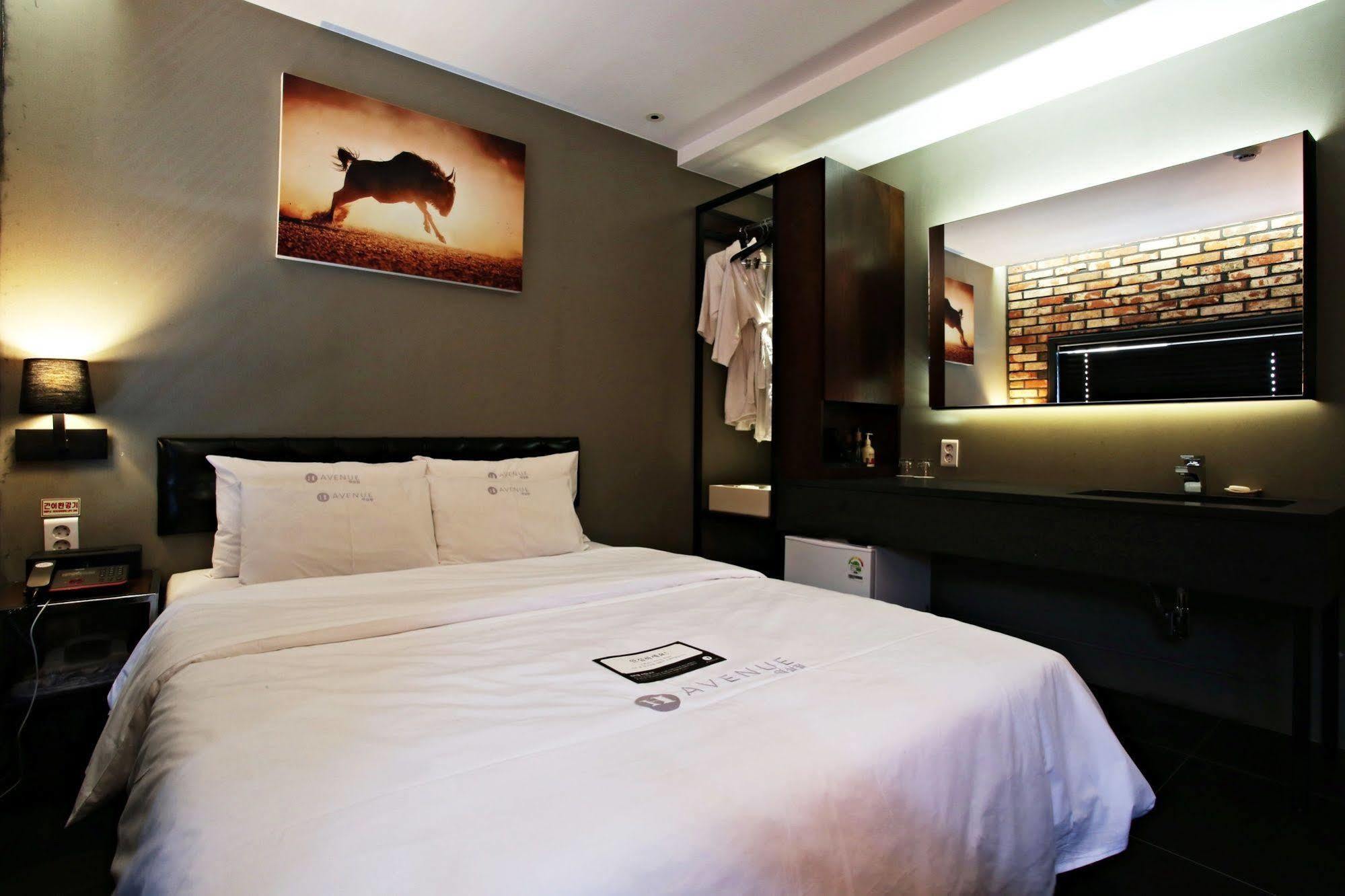 סיאול H Avenue Hotel Gangnam Yeoksam מראה חיצוני תמונה